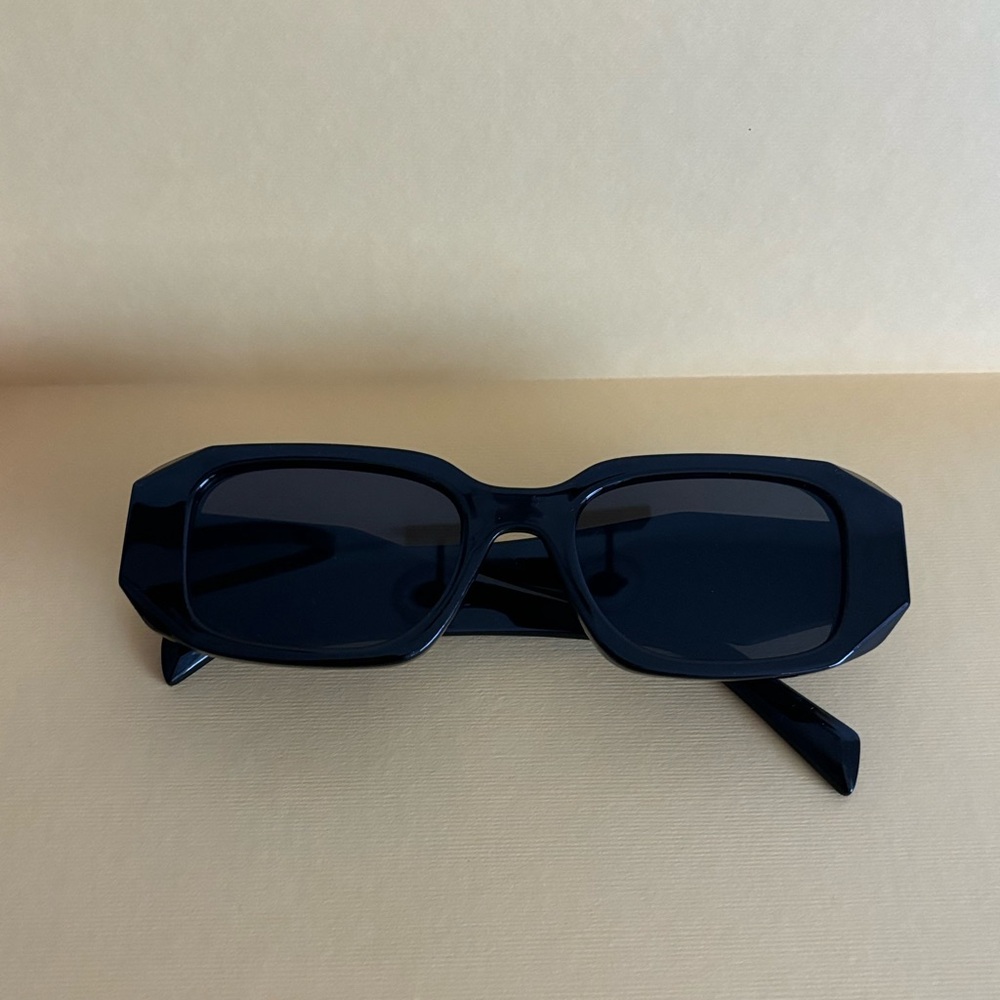 Black sunglasses